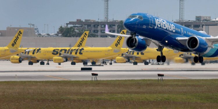 Aéreas de baixo custo expandem após fim da Spirit Airlines – 25/05/2026 – Economia